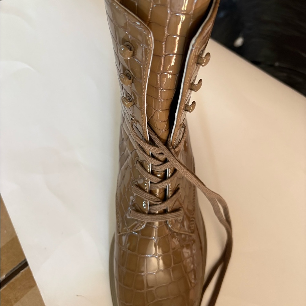 Stuart Weitzman Brown Croc-Embossed Leather Lace-Up Ankle Boots- size 7 B - Picture 13 of 13